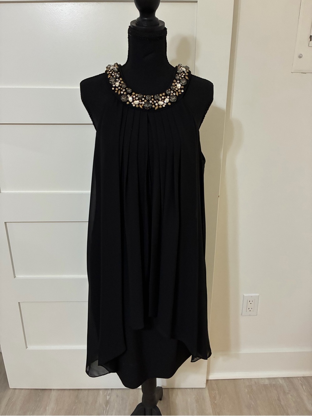 Vince Camuto Black Jeweled Neckline Cocktail Dress Size 10